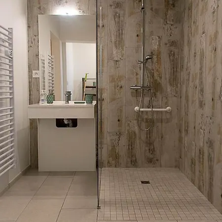 Au Détour Des Vignes Bed and breakfast Ordonnac